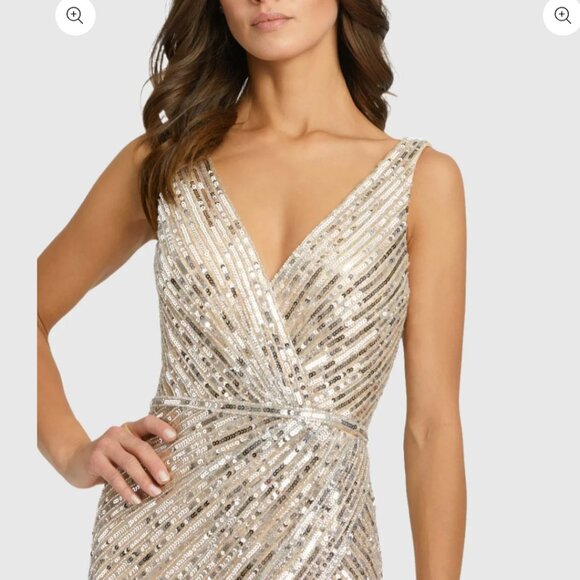 Mac DuggalBeige and Silver Sleeveless Diagonal Sequined V-Neck Gown Size 0